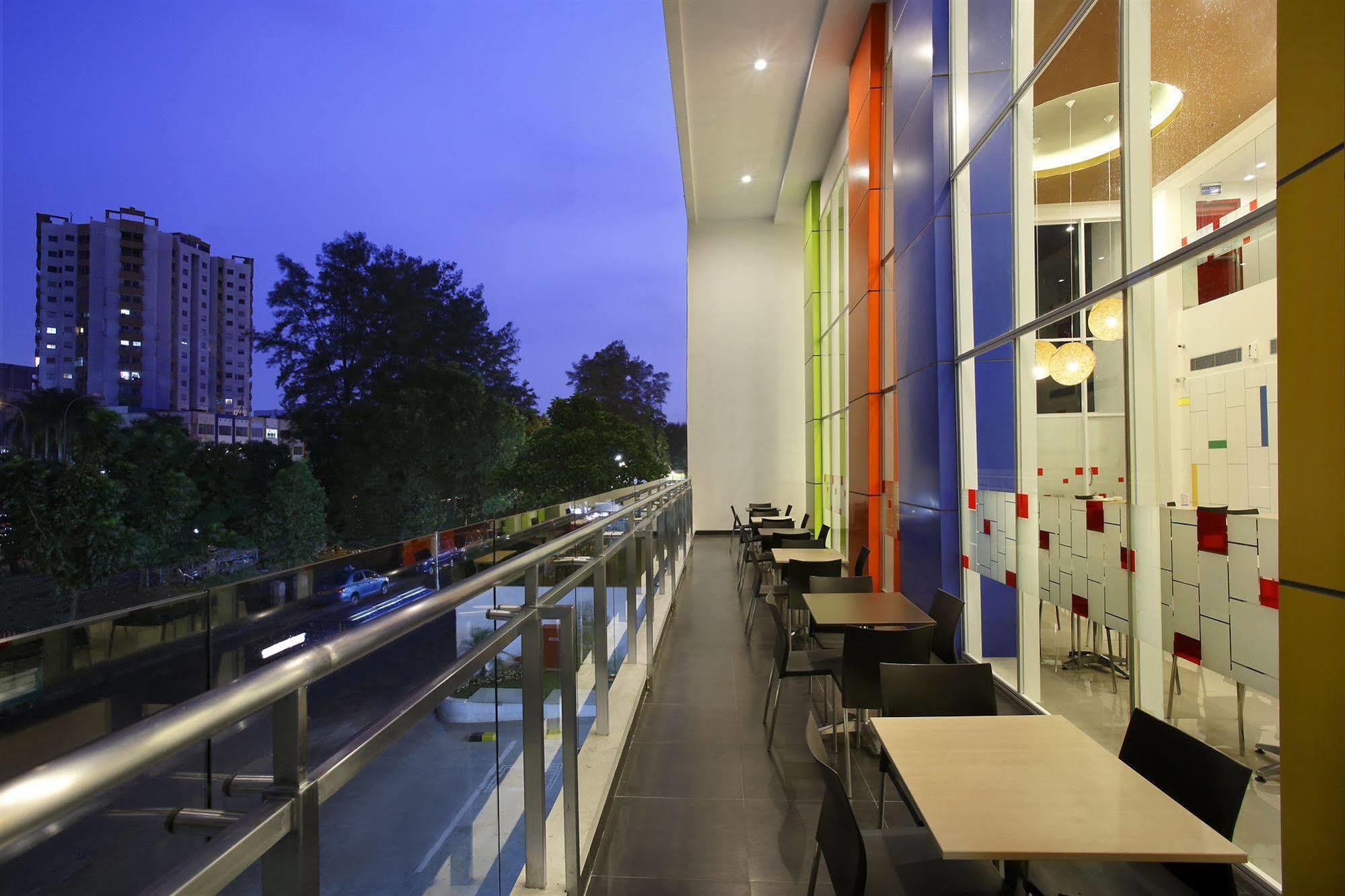 ג'קרטה Amaris Hotel Dr. Susilo Grogol מראה חיצוני תמונה